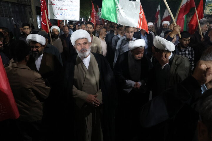 تصاویر/ حضور معاون تبلیغ و امور فرهنگی حوزه‌های علمیه در اجتماع شبانه شهرکرد
