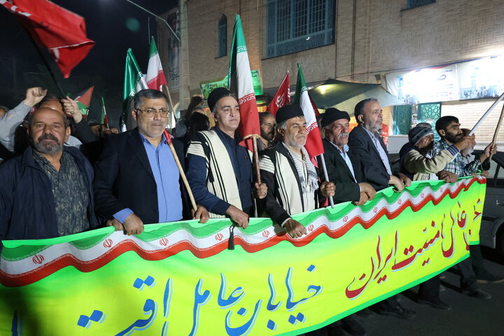 تصاویر/ حضور معاون تبلیغ و امور فرهنگی حوزه‌های علمیه در اجتماع شبانه شهرکرد