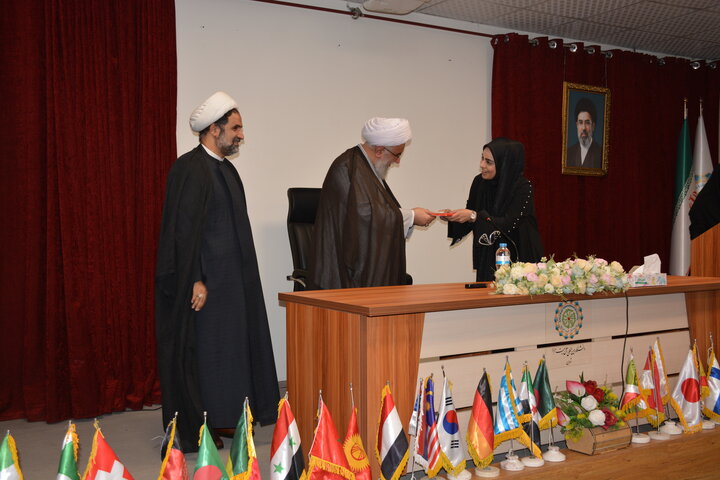 تصاویر/ آیین آغاز سال تحصیلی دانشگاه بین‌المللی اهل‌بیت(ع) و گرامیداشت رهبر شهید
