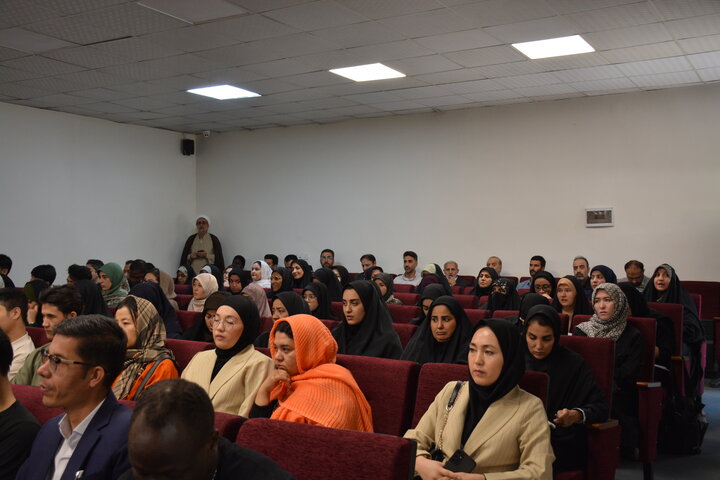 تصاویر/ آیین آغاز سال تحصیلی دانشگاه بین‌المللی اهل‌بیت(ع) و گرامیداشت رهبر شهید