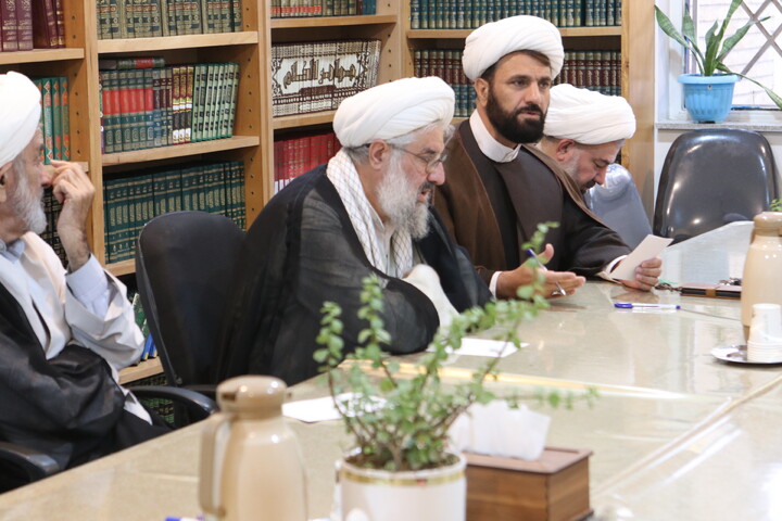 تصاویر/ جلسه معاون آموزش حوزه علمیه همدان با مسئولین حوزه علمیه همدان