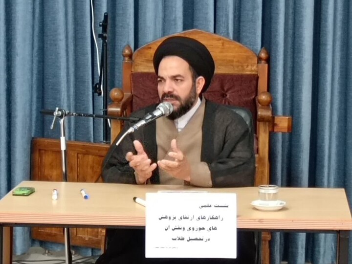 تصاویر| نشست صمیمی معاون فرهنگی حوزه خراسان جنوبی با طلاب مدرسه علمیه جعفریه قدیمه قاین