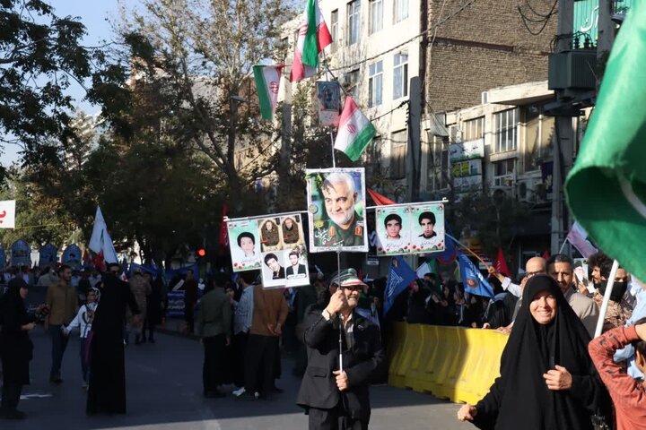 تصاویر/هم اکنون رزمایش بزرگ ۵۰ هزار نفری جان‌فدای ایران در اراک