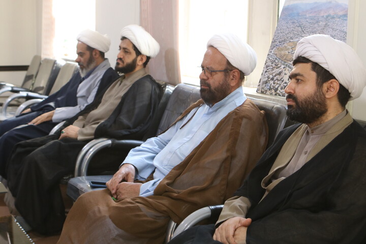 تصاویر/ جلسه مسئول اساتید حوزه های علمیه با ممتحنین حوزه علمیه همدان