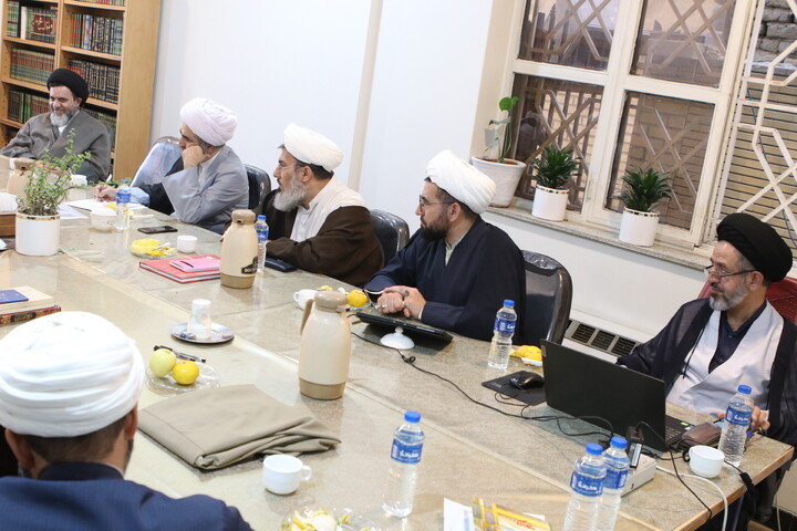تصاویر/ جلسه معاون آموزش حوزه های علمیه با شورای معاونین حوزه علمیه همدان