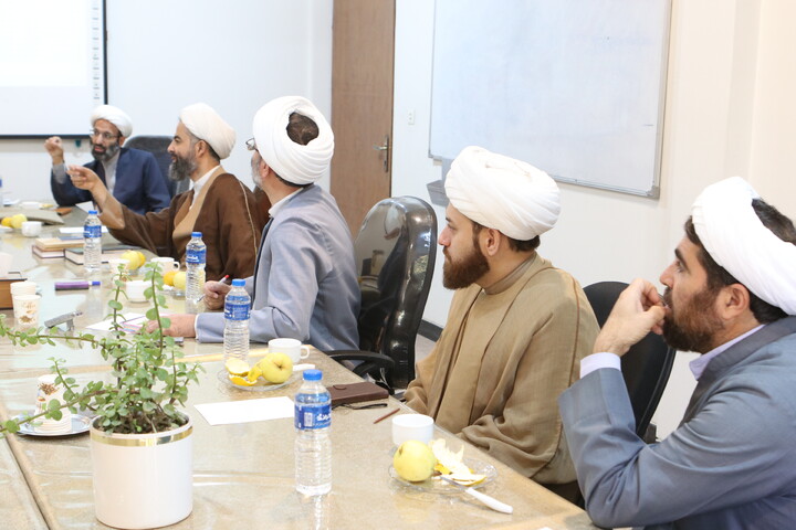 تصاویر/ جلسه معاون آموزش حوزه های علمیه با شورای معاونین حوزه علمیه همدان