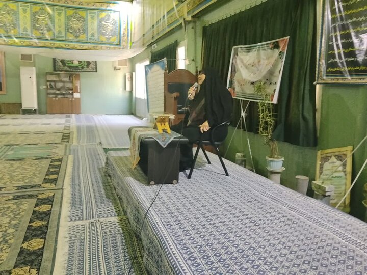 تصاویر/ بازدید طلاب جدیدالورد مدرسه علمیه الزهرا(س) ماهان از اتاق تربت سازمان عتبات و عالیات کرمان