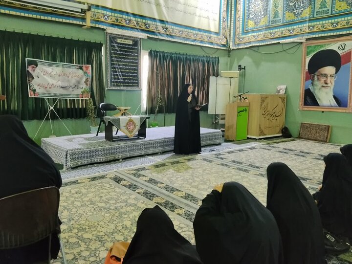 تصاویر/ بازدید طلاب جدیدالورد مدرسه علمیه الزهرا(س) ماهان از اتاق تربت سازمان عتبات و عالیات کرمان