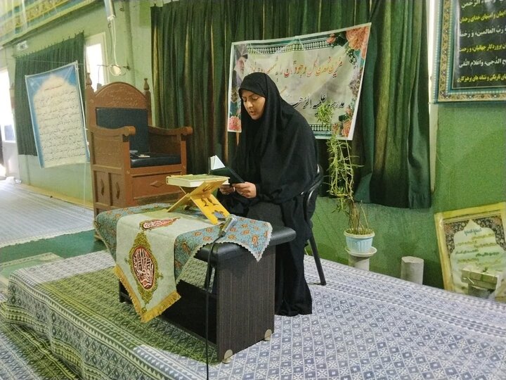 تصاویر/ بازدید طلاب جدیدالورد مدرسه علمیه الزهرا(س) ماهان از اتاق تربت سازمان عتبات و عالیات کرمان