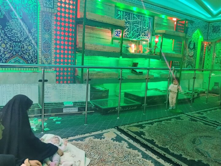 تصاویر/ بازدید طلاب جدیدالورد مدرسه علمیه الزهرا(س) ماهان از اتاق تربت سازمان عتبات و عالیات کرمان