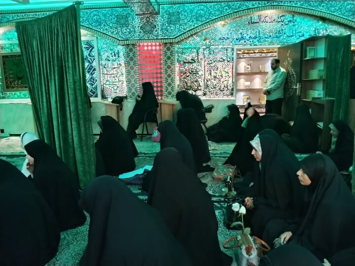 تصاویر/ بازدید طلاب جدیدالورد مدرسه علمیه الزهرا(س) ماهان از اتاق تربت سازمان عتبات و عالیات کرمان