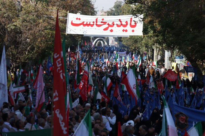 تصاویر/حضور و تجلیل از فرزندان شهدای اراک و اجرای راپل نظامی در رزمایش جان فدا