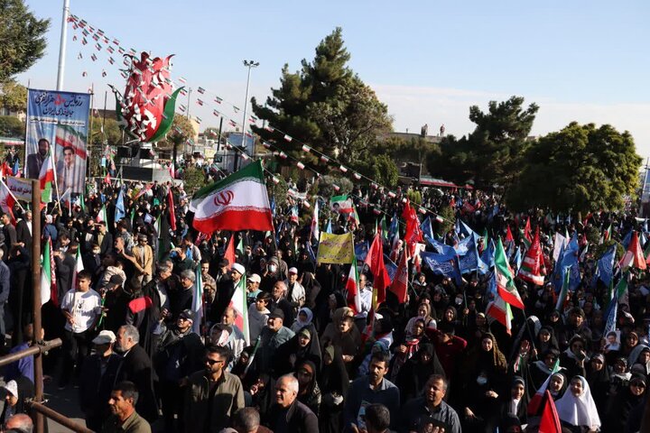 تصاویر/حضور و تجلیل از فرزندان شهدای اراک و اجرای راپل نظامی در رزمایش جان فدا