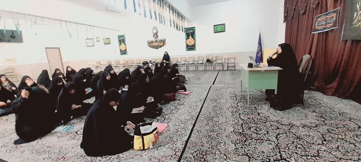تصاویر/ نشست فرهنگی در مدرسه علمیه الزهرا (س) جیرفت
