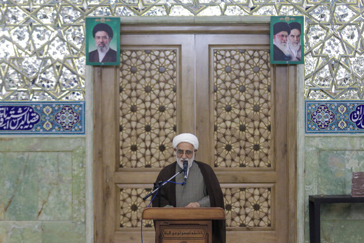 آیین غبارروبی حرم حضرت معصومه (س) مراسم تجلیل از خانواده‌های معظم شهدای روحانی و طلبه جنگ‌های تحمیلی دوم و سوم
