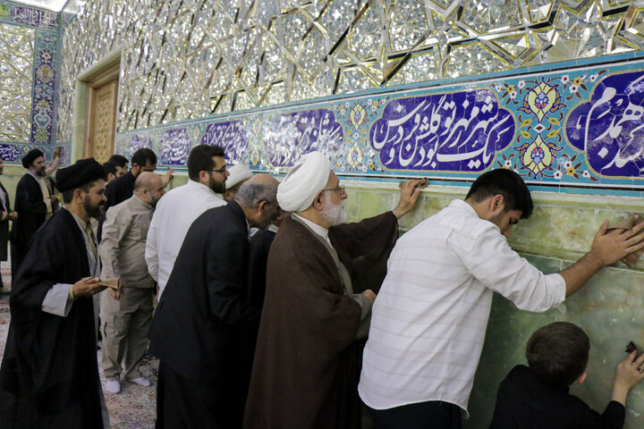 آیین غبارروبی حرم حضرت معصومه (س) مراسم تجلیل از خانواده‌های معظم شهدای روحانی و طلبه جنگ‌های تحمیلی دوم و سوم