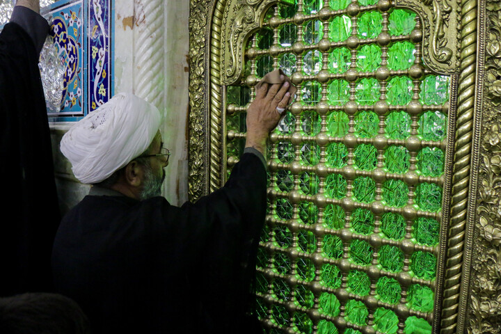 آیین غبارروبی حرم حضرت معصومه (س) مراسم تجلیل از خانواده‌های معظم شهدای روحانی و طلبه جنگ‌های تحمیلی دوم و سوم