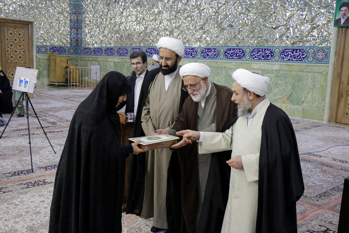 آیین غبارروبی حرم حضرت معصومه (س) مراسم تجلیل از خانواده‌های معظم شهدای روحانی و طلبه جنگ‌های تحمیلی دوم و سوم