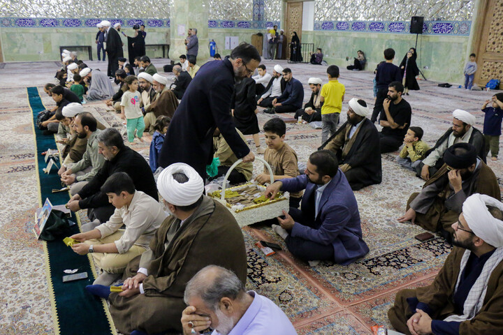 آیین غبارروبی حرم حضرت معصومه (س) مراسم تجلیل از خانواده‌های معظم شهدای روحانی و طلبه جنگ‌های تحمیلی دوم و سوم