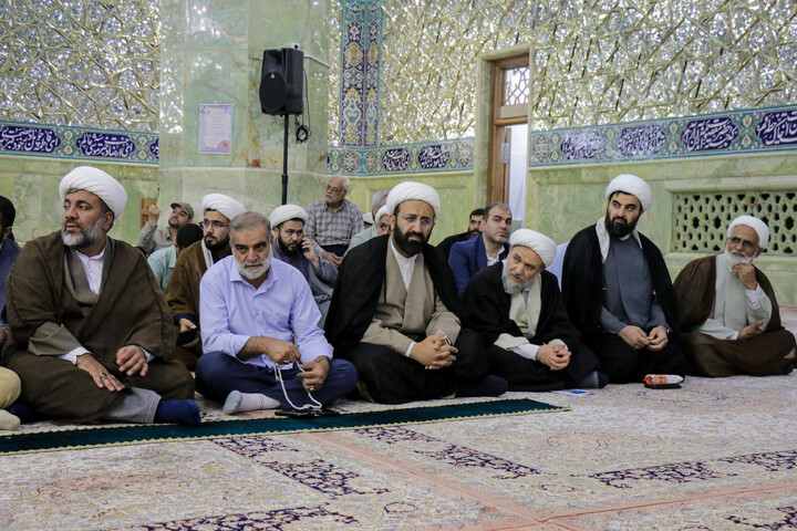 آیین غبارروبی حرم حضرت معصومه (س) مراسم تجلیل از خانواده‌های معظم شهدای روحانی و طلبه جنگ‌های تحمیلی دوم و سوم