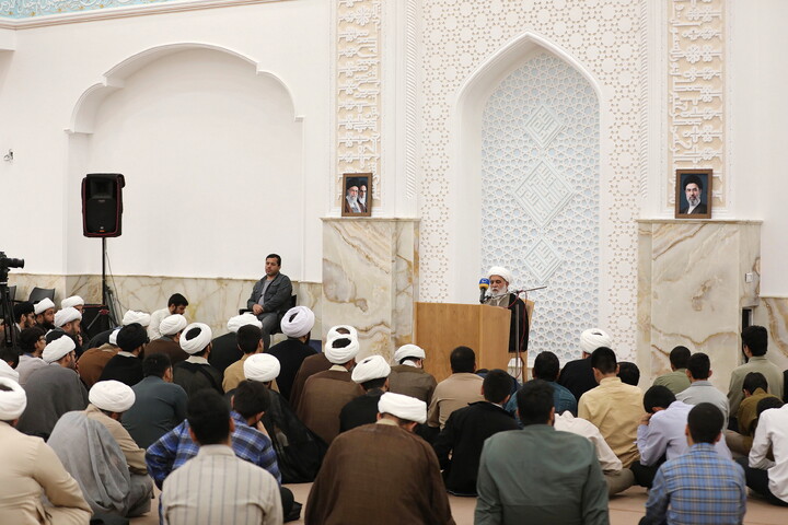 تصاویر/ درس اخلاق آیت الله شب زنده دار