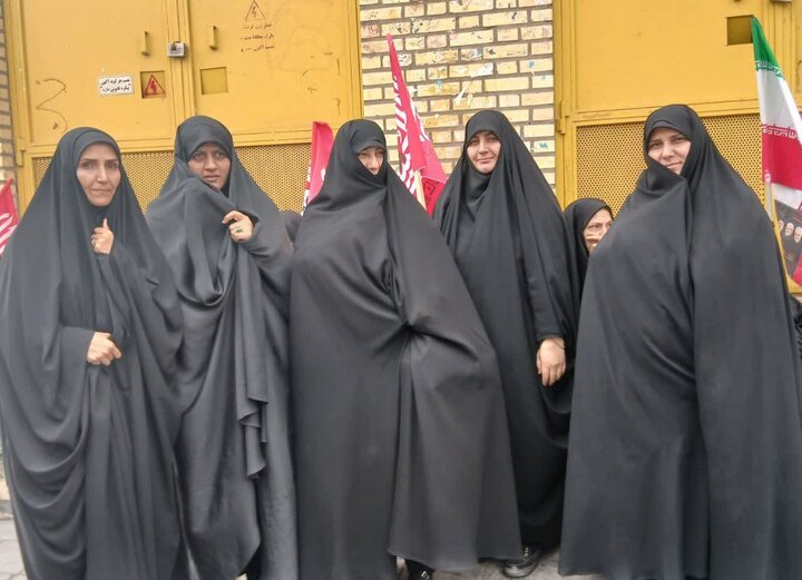 تصاویر/حضور پرشور کادر و طلاب مدرسه علمیه تخصصی ریحانه‌الرسول ساوه در رزمایش جان فدا