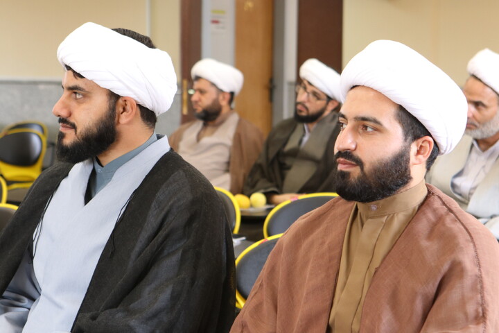 تصاویر/ جلسه معاون آموزش حوزه های علمیه با مدیران و معاونان مدارس علمیه همدان