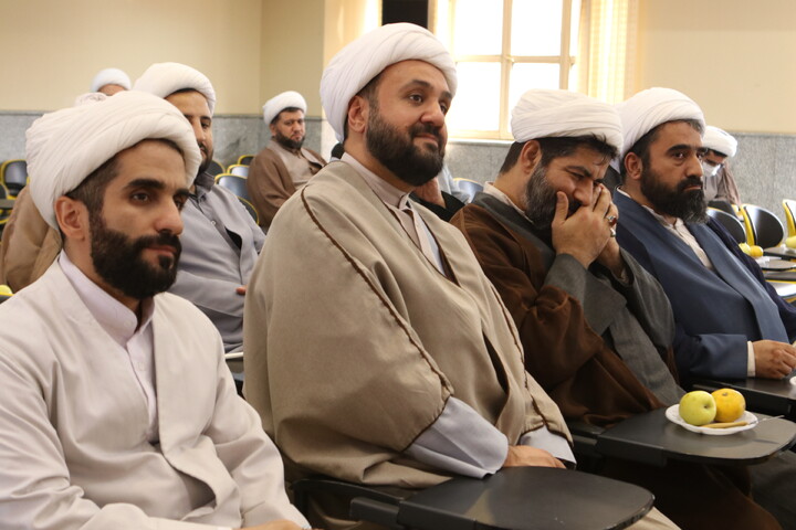 تصاویر/ جلسه معاون آموزش حوزه های علمیه با مدیران و معاونان مدارس علمیه همدان