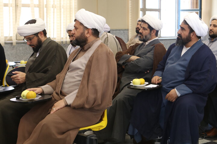 تصاویر/ جلسه معاون آموزش حوزه های علمیه با مدیران و معاونان مدارس علمیه همدان