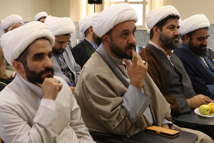 تصاویر/ جلسه معاون آموزش حوزه های علمیه با مدیران و معاونان مدارس علمیه همدان