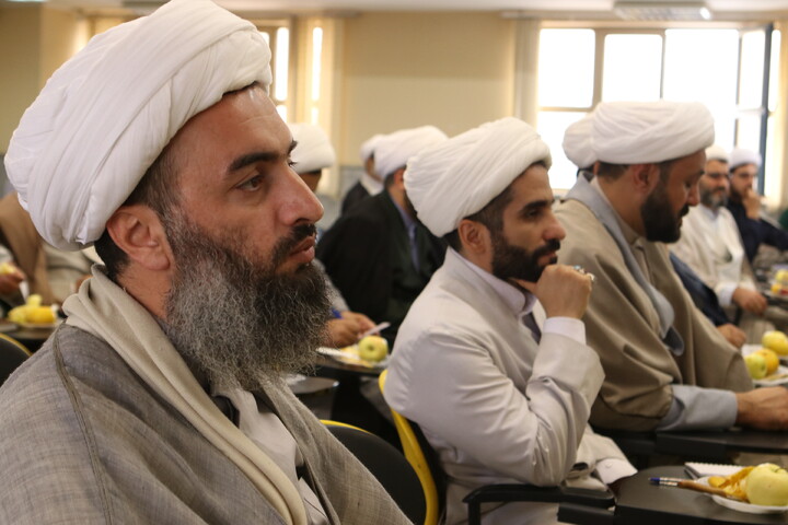تصاویر/ جلسه معاون آموزش حوزه های علمیه با مدیران و معاونان مدارس علمیه همدان