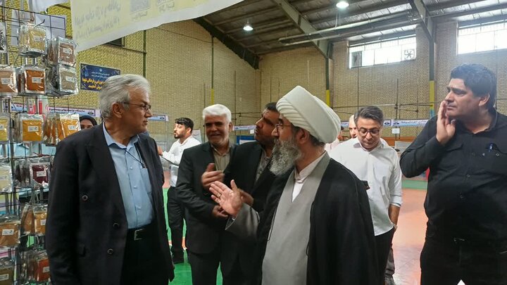 تصاویر/افتتاح نمایشگاه توانمندی‌های روستایی و عشایری شهرستان زرندیه با حضور امام جمعه ایم شهرستان