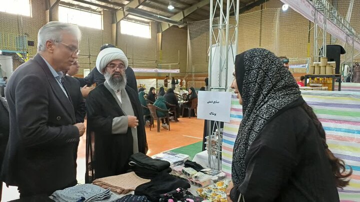تصاویر/افتتاح نمایشگاه توانمندی‌های روستایی و عشایری شهرستان زرندیه با حضور امام جمعه ایم شهرستان