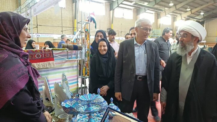 تصاویر/افتتاح نمایشگاه توانمندی‌های روستایی و عشایری شهرستان زرندیه با حضور امام جمعه ایم شهرستان
