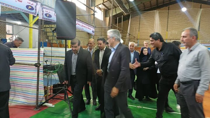 تصاویر/افتتاح نمایشگاه توانمندی‌های روستایی و عشایری شهرستان زرندیه با حضور امام جمعه ایم شهرستان