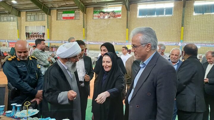 تصاویر/افتتاح نمایشگاه توانمندی‌های روستایی و عشایری شهرستان زرندیه با حضور امام جمعه ایم شهرستان