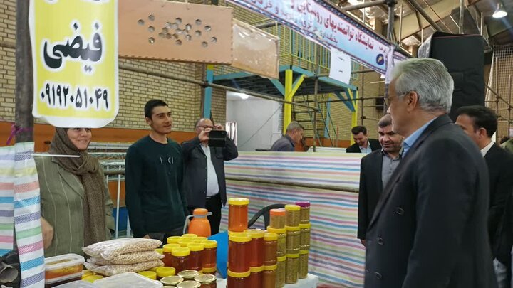 تصاویر/افتتاح نمایشگاه توانمندی‌های روستایی و عشایری شهرستان زرندیه با حضور امام جمعه ایم شهرستان