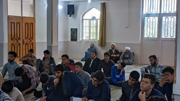 تصاویر / برگزاری نشست انگیزشی در مدرسه علمیه ولیعصر(عج)سامن