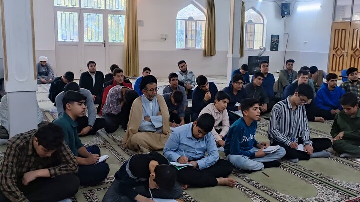 تصاویر / برگزاری نشست انگیزشی در مدرسه علمیه ولیعصر(عج)سامن