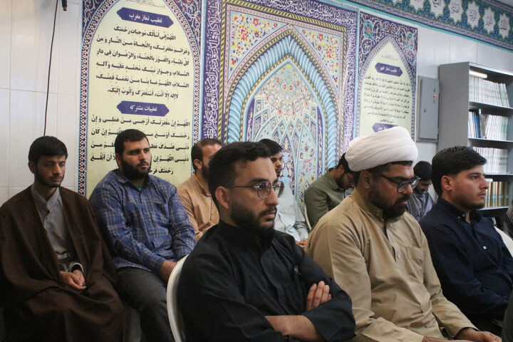 تصاویر/ چهل و یکمین جلسه از سلسله جلسات انس با قرآن و تفسیر موضوعی قرآن کریم در مدرسه علمیه امام مهدی (عج) کرمان