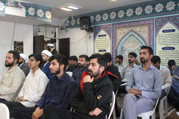 تصاویر/ چهل و یکمین جلسه از سلسله جلسات انس با قرآن و تفسیر موضوعی قرآن کریم در مدرسه علمیه امام مهدی (عج) کرمان