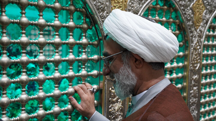 تصاویر/ حضور دبیر شورای عالی انقلاب فرهنگی در حرم حضرت موسی مبرقع(ع)