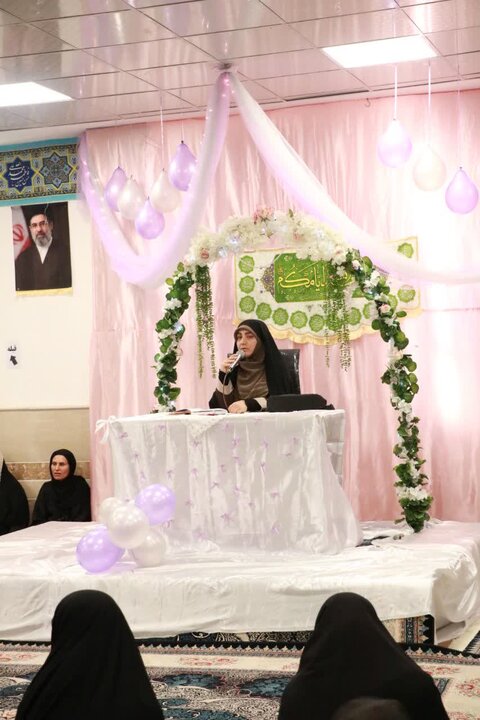 تصاویر/ جشن میلاد حضرت زینب(س) و روز پرستار ویژه بانوان شهر سیرجان در مدرسه علمیه نرجسیه