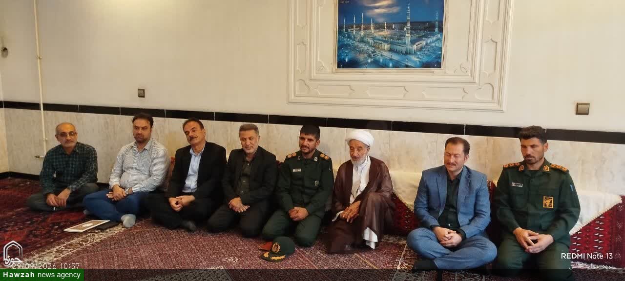 تقدیر از خانواده شهدای صالح‌اباد