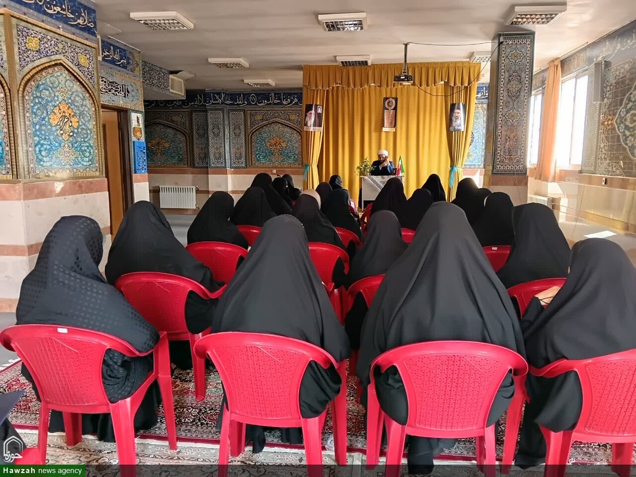 تربیت طلاب متخصص باید متناسب با نیازهای جامعه و به‌ویژه بانوان باشد