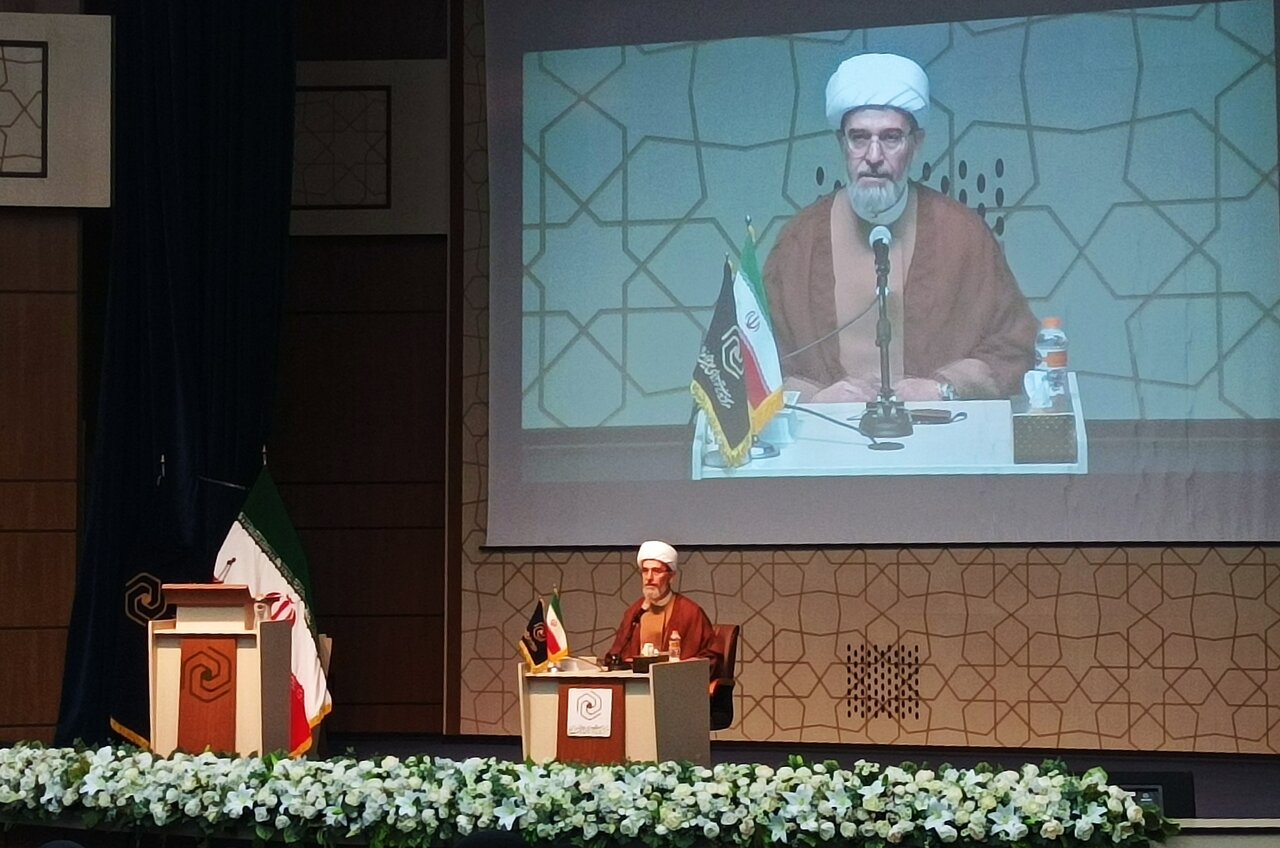 طلبگی مسیری برای خودسازی و جامعه سازی است/ جامعه امروز به زنانی با منطق استوار نیاز دارد