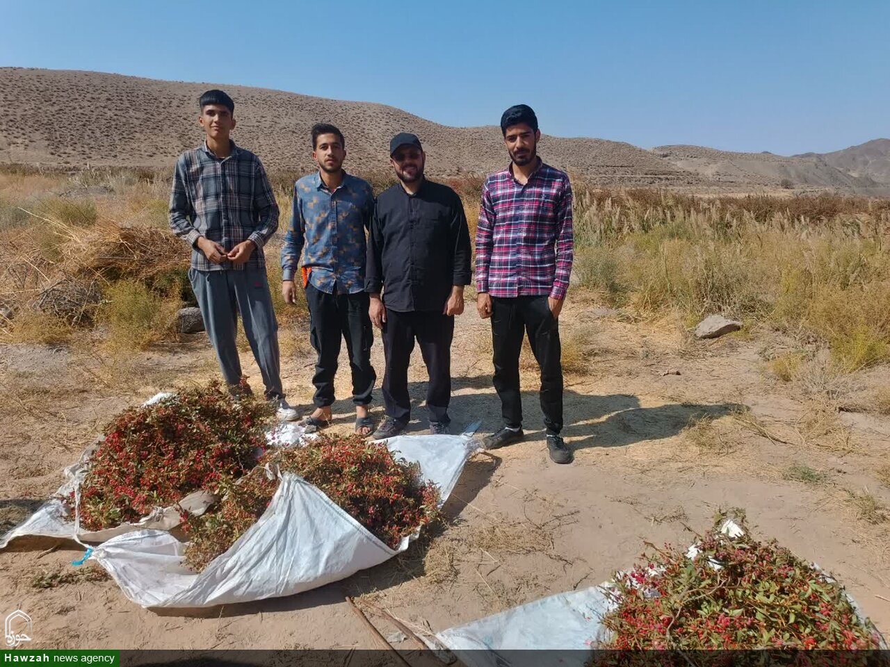 وقف، پشتوانه ماندگار حوزه / طلاب حاجی‌آباد، ثمره نیک‌اندیشی واقف را به دستان خود برداشتند