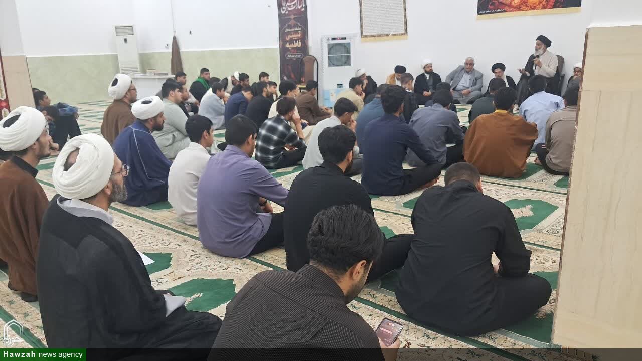 روحانیون باید الگوی عملی مردم باشند