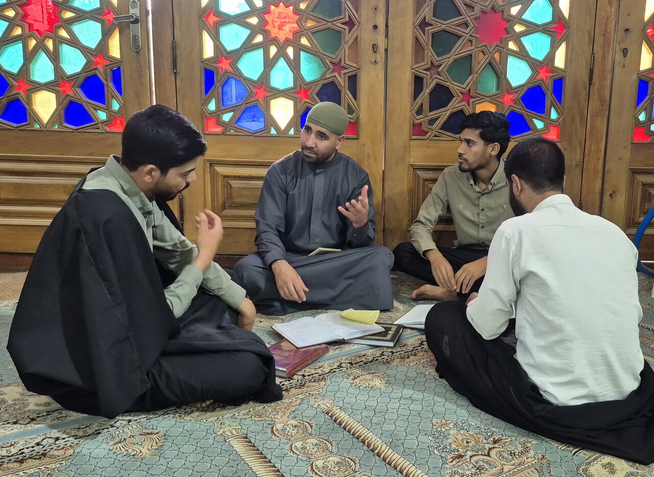تصاویر/ مباحثه طلاب مدرسه علمیه امام‌ خمینی(ره) کاشان
