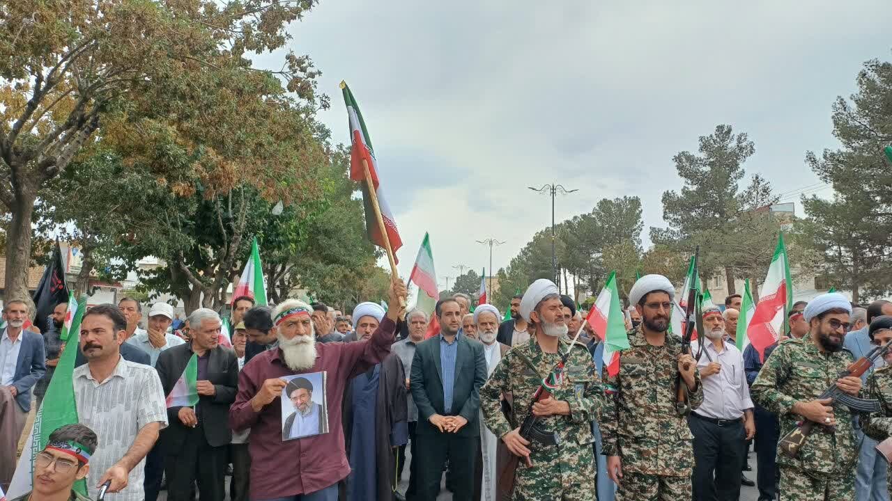 فیلم| طنین شعار «مرگ بر آمریکا» و «مرگ بر اسرائیل» در رزمایش جان‌فدایان شهرستان زرندیه